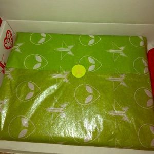 BNIB Discounted Alien Palette 👽